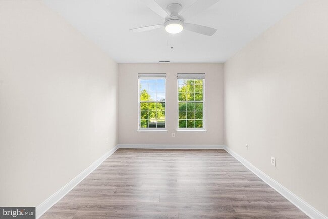Building Photo - 701 Fallsgrove Dr