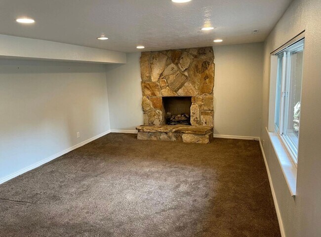 Building Photo - 1739 E. Paulista Way