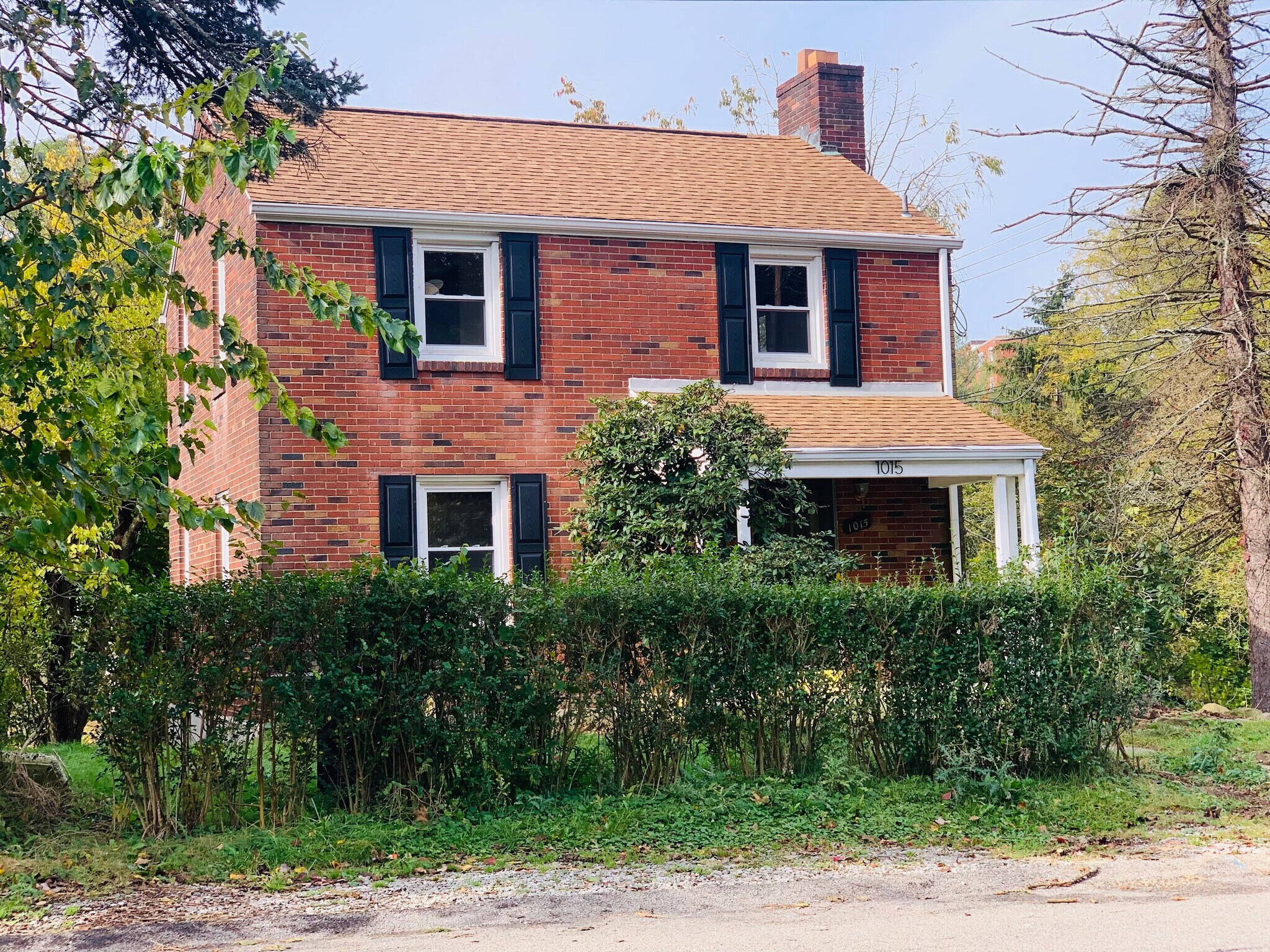 Building Photo - 1015 Willow Dr
