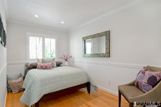 Building Photo - 2662 Bush St