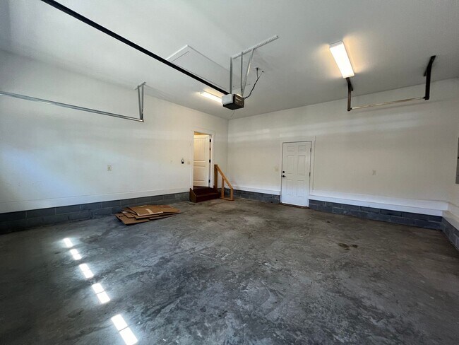 Building Photo - Absolutely Adorable!