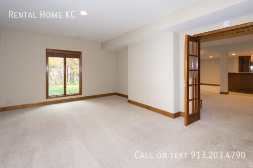 Building Photo - 11956 Farley-