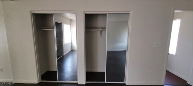 Building Photo - 8198 Rock Meadows Dr