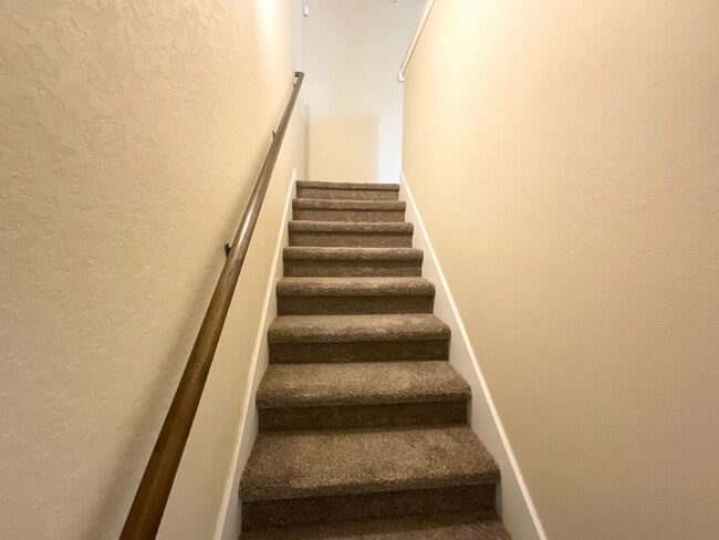 Building Photo - Luxury townhome by Retama Park!