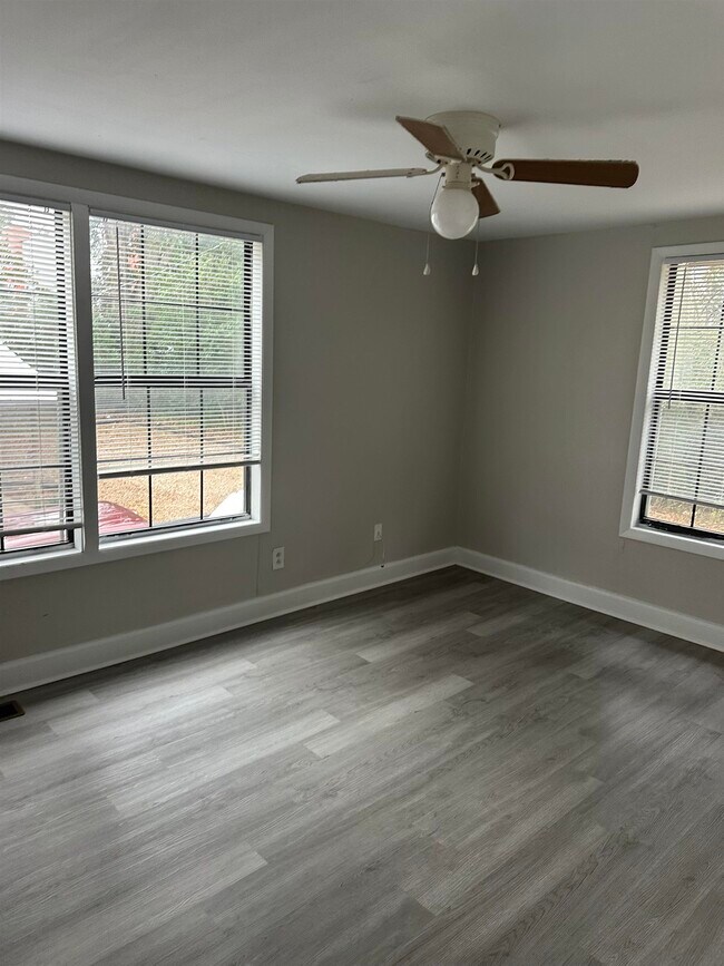 Building Photo - 229 S Lipona Rd