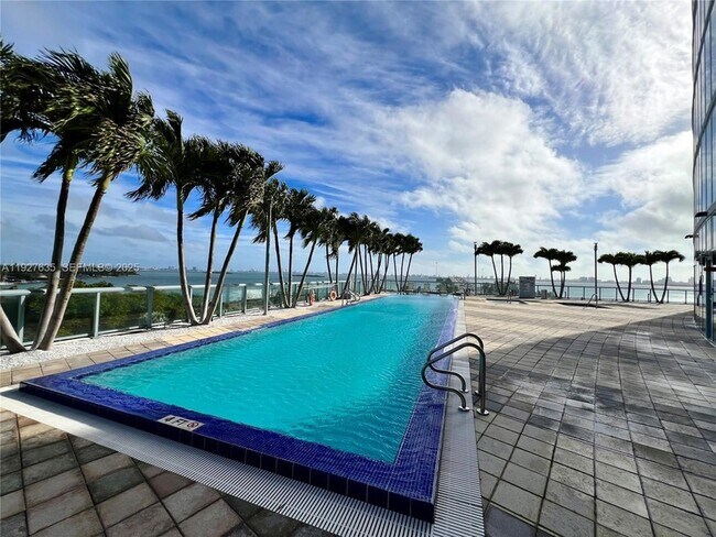 Building Photo - 601 NE 36th St