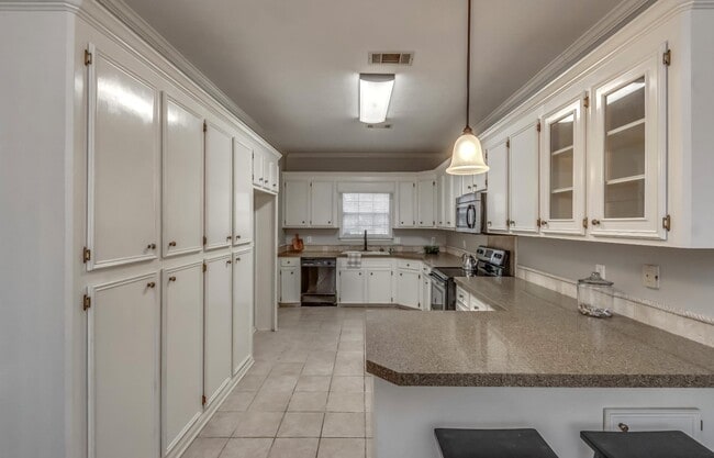 Building Photo - 340 Willow Ridge Cove