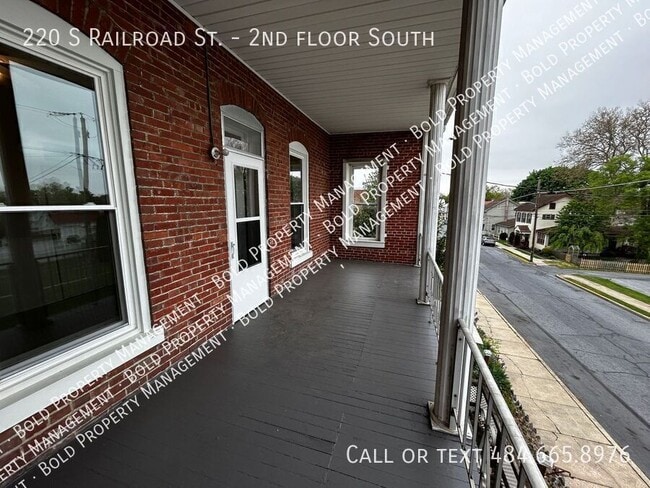 Building Photo - 220 S Railroad St