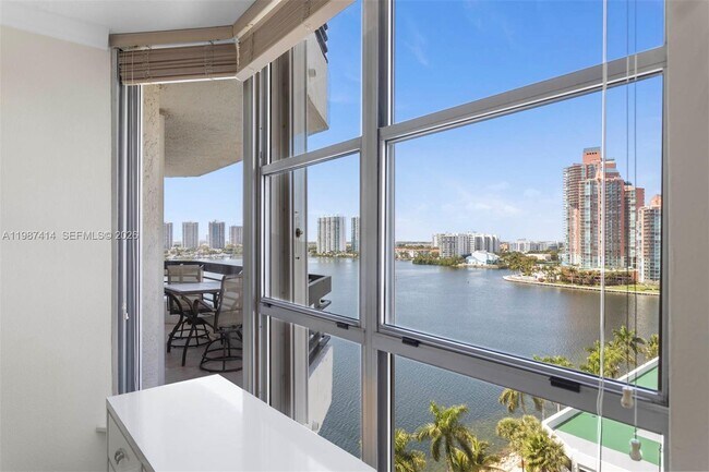 Building Photo - 3600 Mystic Pointe Dr