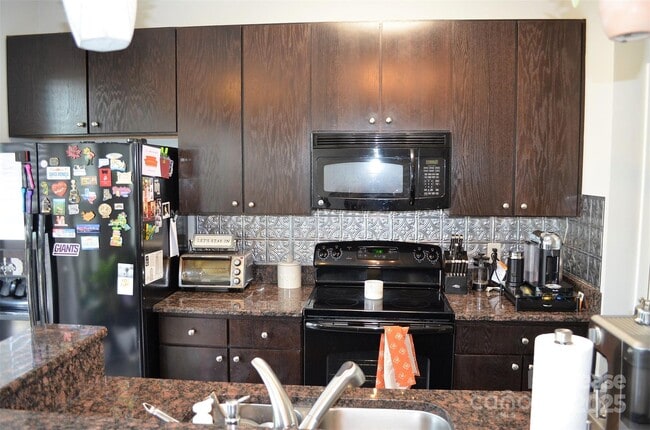 Building Photo - 841 Seigle Point Dr
