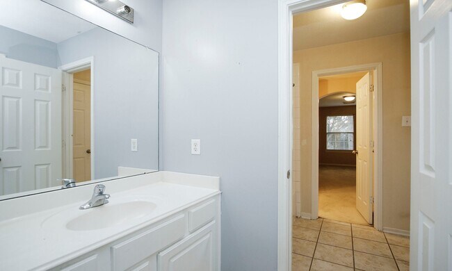 Building Photo - 16706 Mallory Bridge Dr