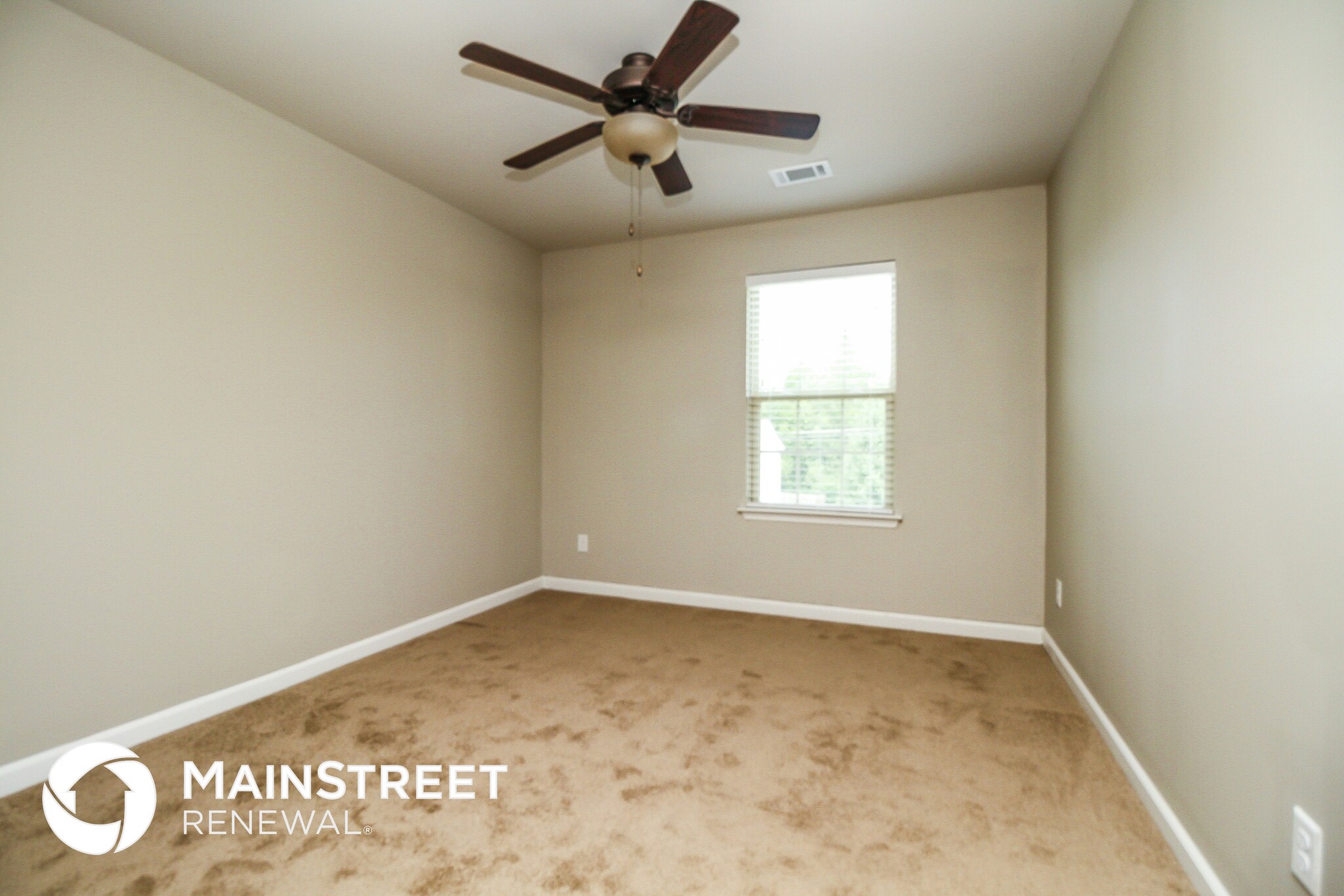 Building Photo - 160 Lyndhurst Dr