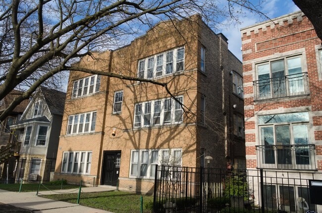 Building Photo - 2651 N Marshfield Ave