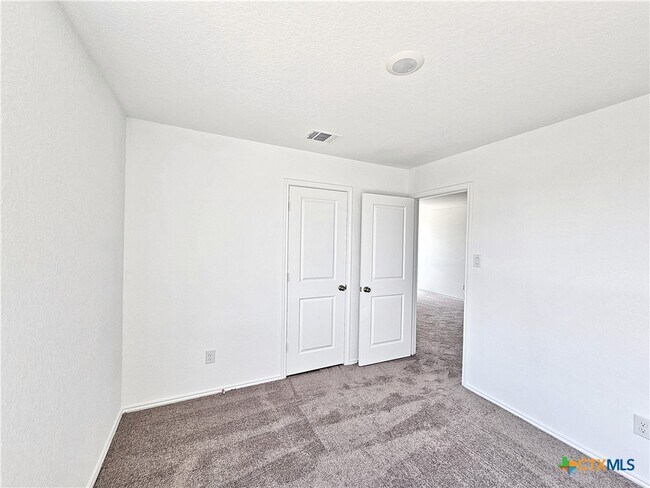 Building Photo - 805 Riviera Ct