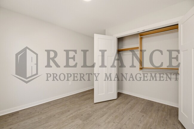 Building Photo - 622 W 50th St S