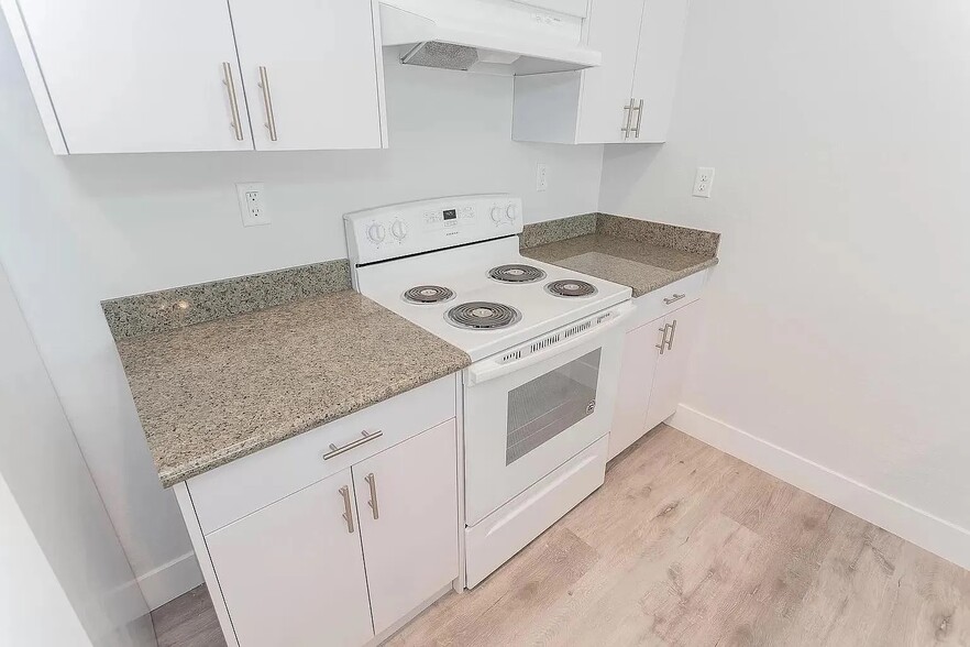 Building Photo - 1741 S Dandelion St