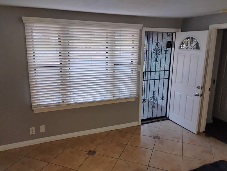 Building Photo - 664 W 3rd St