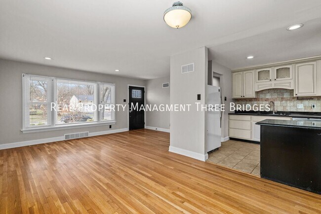 Building Photo - 110 Birchwood Dr