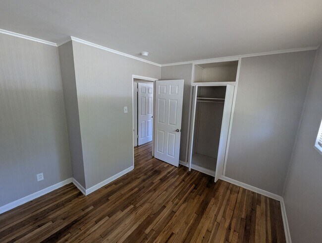 Building Photo - Lawnview Vista