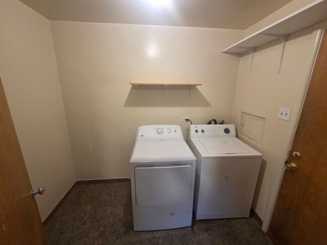 Building Photo - Charming 2-Bedroom Home in Prime Denver Location