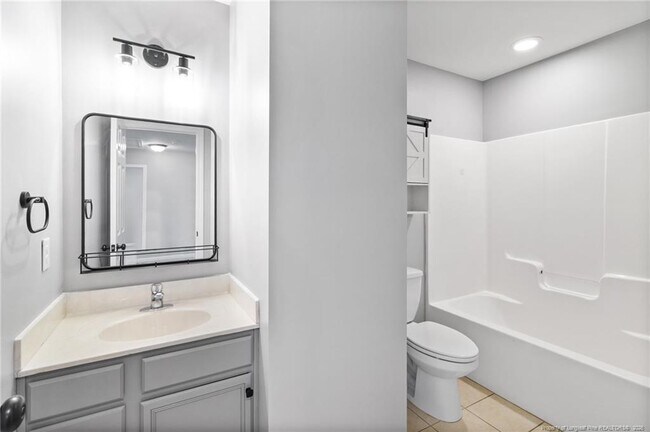 Building Photo - 118 Newport Ct