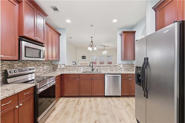 Building Photo - 13 Concordia Dr