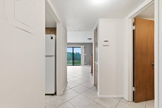 Building Photo - 430 Commodore Dr