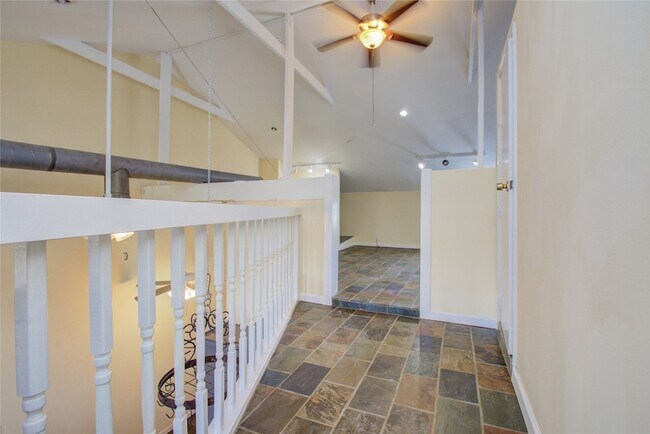 Building Photo - 5313 Palmetto St