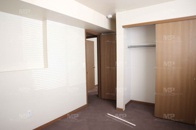 Building Photo - 518 S Howes St