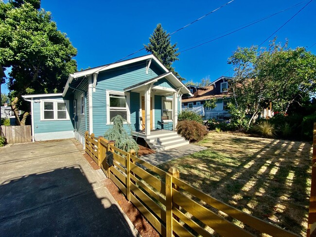 Primary Photo - Wonderful Portland Bungalow in SE Portland...