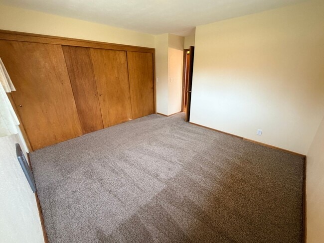 Building Photo - Country like setting! Spacious 3+ bed/ 1.5 bath house with garage, large yard, private deck and a...