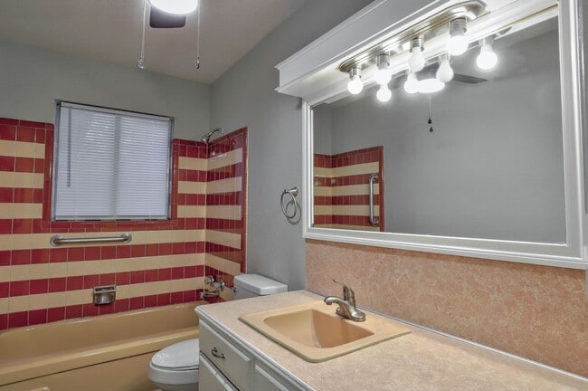 Building Photo - COMING SOON: 3 Bedroom 2 Bathroom House in Wake Village, TX