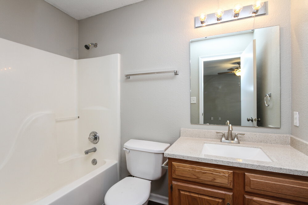 Building Photo - 652 Locust Grove Ln