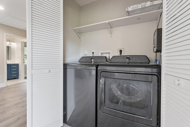 Building Photo - 12090 164th Ct N