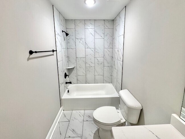 Building Photo - TuckerView570