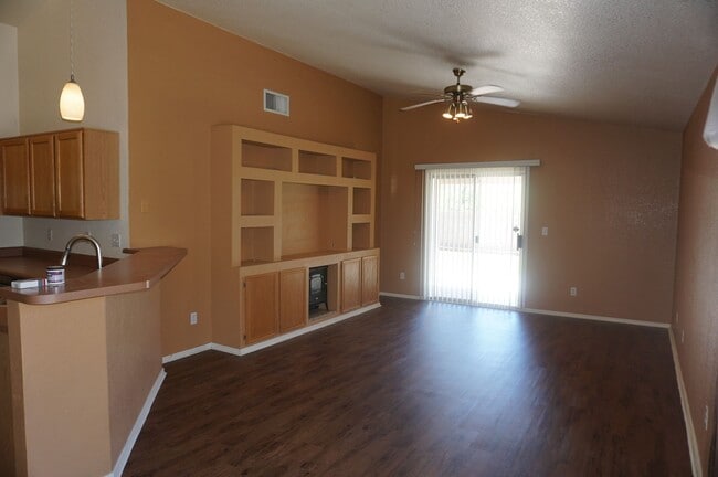 Building Photo - Great 4Bdm 2Ba single story home near U of A!