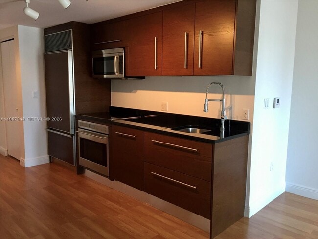 Building Photo - 475 Brickell Ave