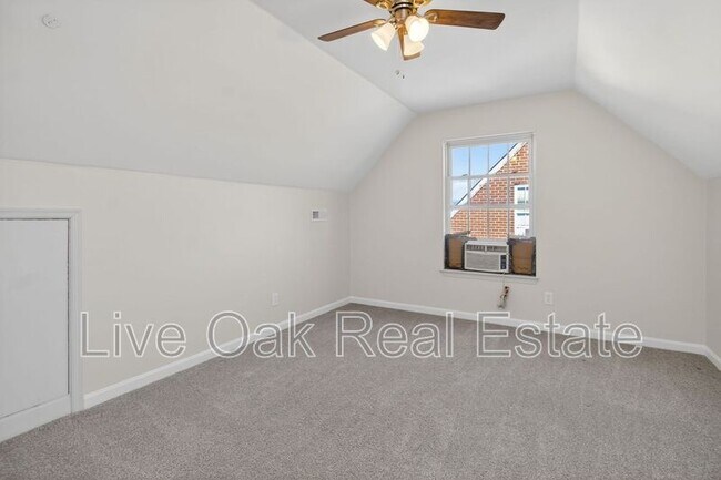 Building Photo - 1604 Parks Ave