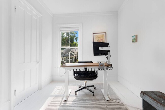 Building Photo - 1915 County Hwy 6