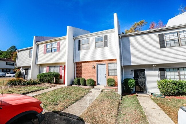 Building Photo - WILLIAMSBURG 2 Bedroom 1.5 Bath Townhome