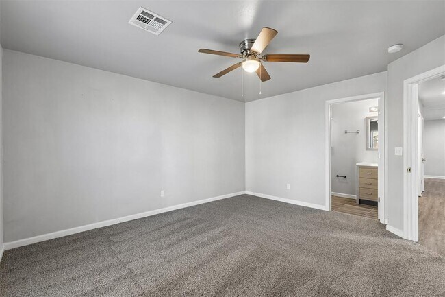 Building Photo - 401 Debra Ct