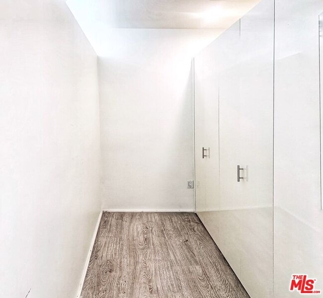 Building Photo - 1038 S Mariposa Ave