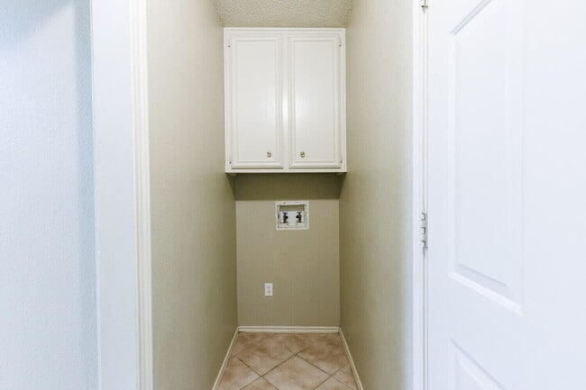 Building Photo - 8230 Raleigh Ave