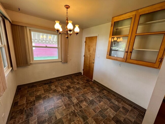 Building Photo - 429 E Pine St