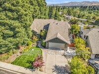 Building Photo - 325 Paraiso Dr