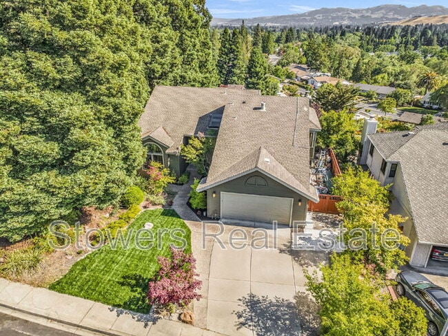 Primary Photo - 325 Paraiso Dr