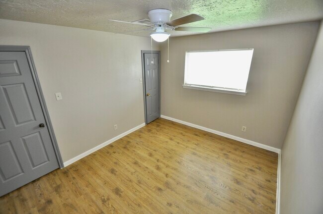 Building Photo - 6822 La Puente Dr