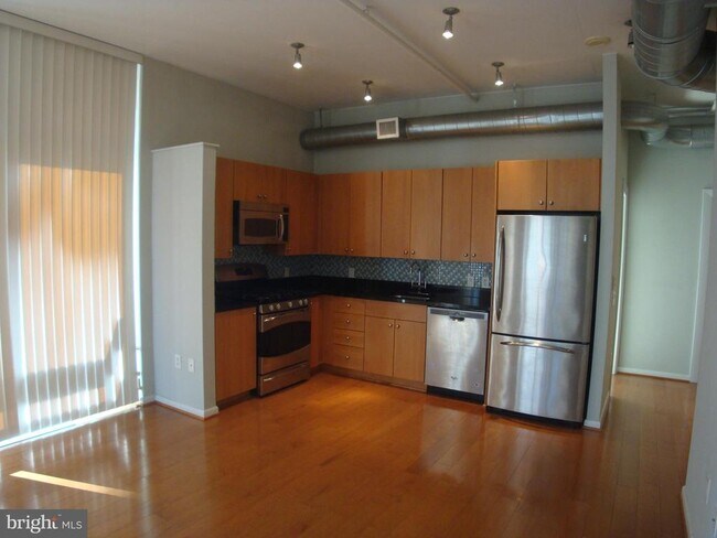 Building Photo - 811 4th St NW