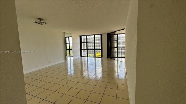 Building Photo - 1915 Brickell Ave