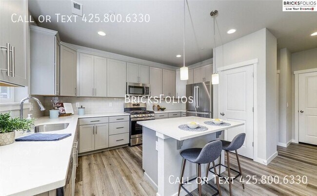 Building Photo - 1052 Banyan St
